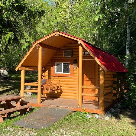 Revelstoke Rv & Cabin Resort 外观 照片