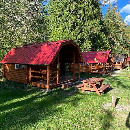 Revelstoke Rv & Cabin Resort 外观 照片