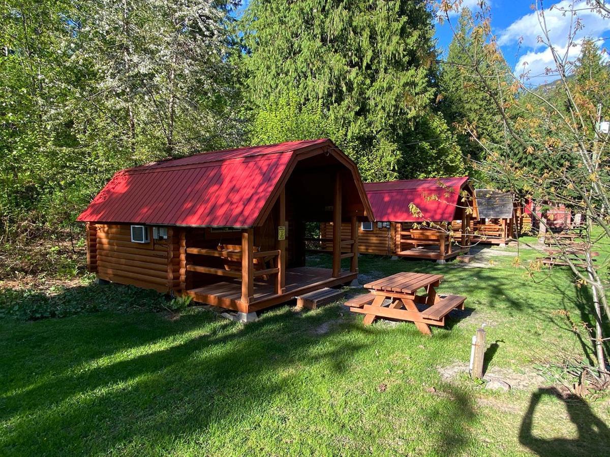 Revelstoke Rv & Cabin Resort 外观 照片